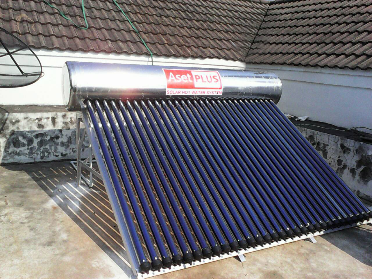 เครื่องทำน้ำร้อนพลังแสงอาทิตย์ ชนิดหลอดแก้ว 300 ลิตร