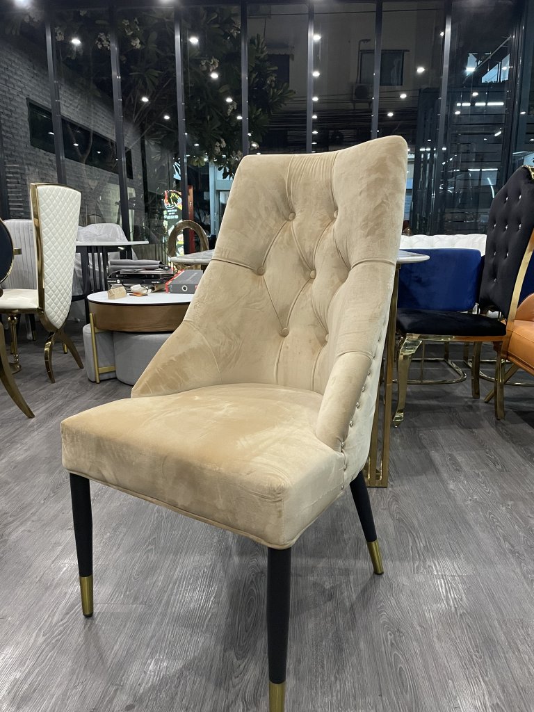 เก้าอี้ตอกหมุด สีครีม ผ้ากำมะหยี่(Tortilla Dinning Chair)