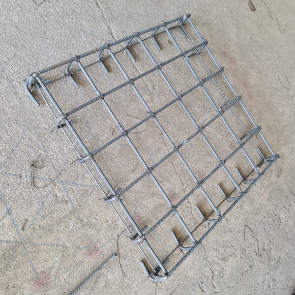 ฟุตติ้งสำเร็จรูป ขนาด 90x90x10 ซม. มีขา