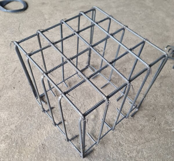 ฟุตติ้งสำเร็จรูป ขนาด 100x100x20ซม. มีขา 7+7 DB12